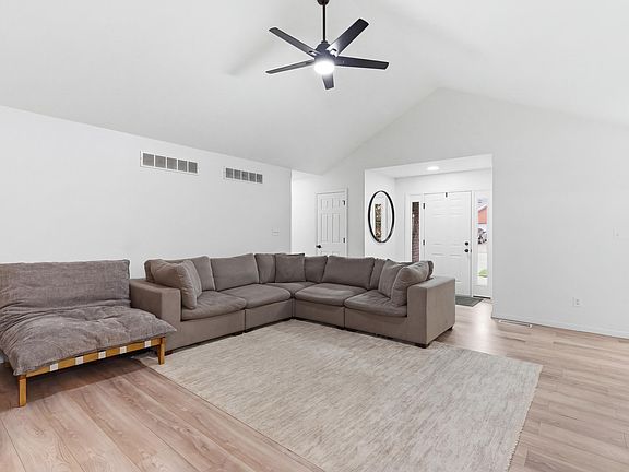 4th image of 109 Kurtzland Dr