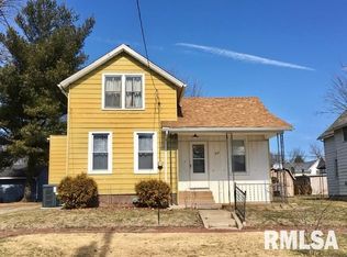 215 W Spruce St, Canton, IL 61520