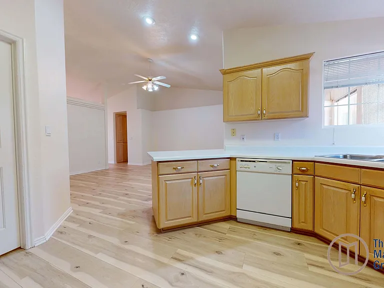 37 E 675 S — Photo 9