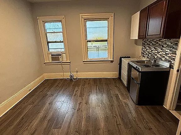 3rd image of 290 E 16th St #J