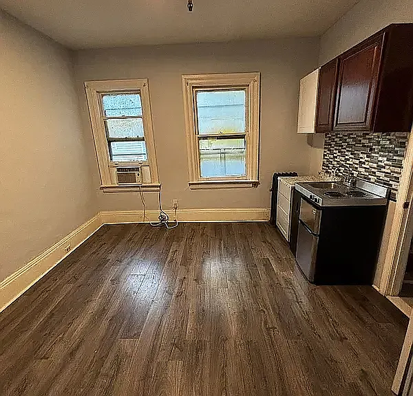 290 E 16th St #J — Photo 3