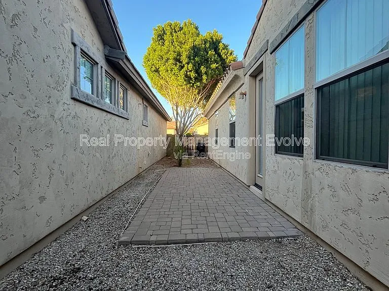3454 E Constitution Dr — Photo 34