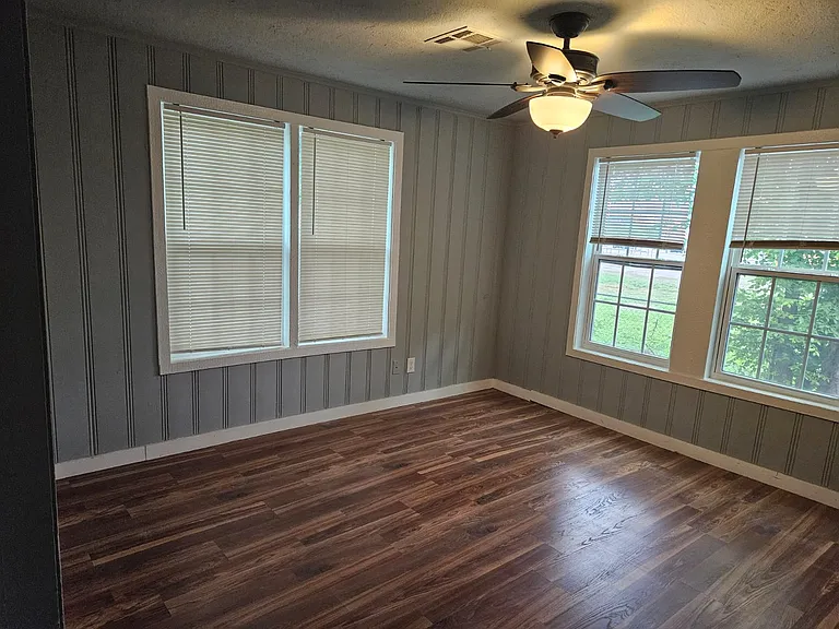 209 NW Arlington Ave — Photo 7