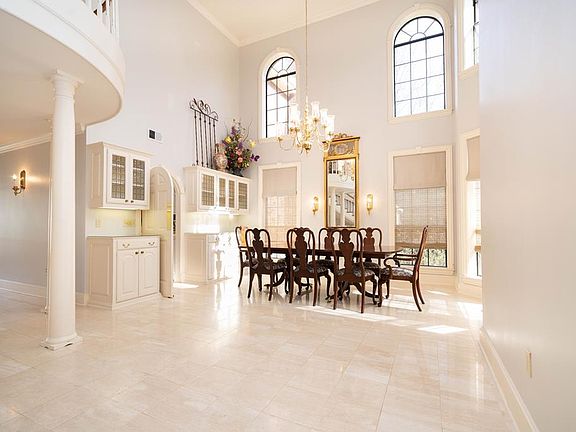 3rd image of 1003 Harmony Hill Dr