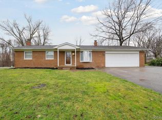 9167 Peer Rd, South Lyon, MI 48178