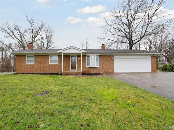9167 Peer Rd, South Lyon, MI 48178