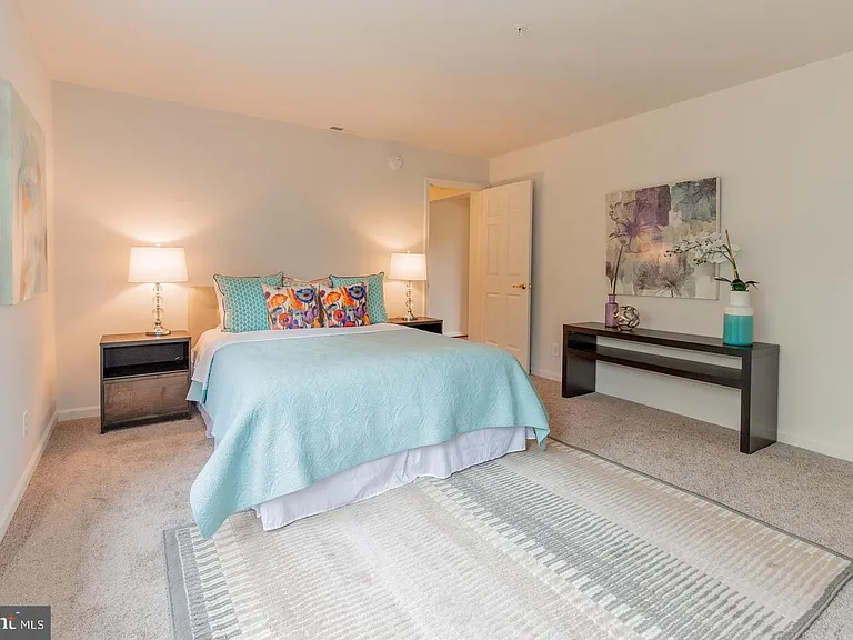 2024 Evansdale Dr — Photo 24