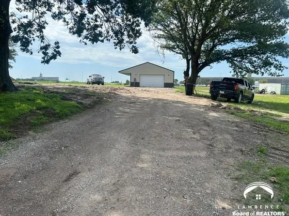 4449 NW 25th St, Topeka, KS 66618