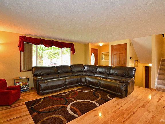 005_View to UpperLower Level