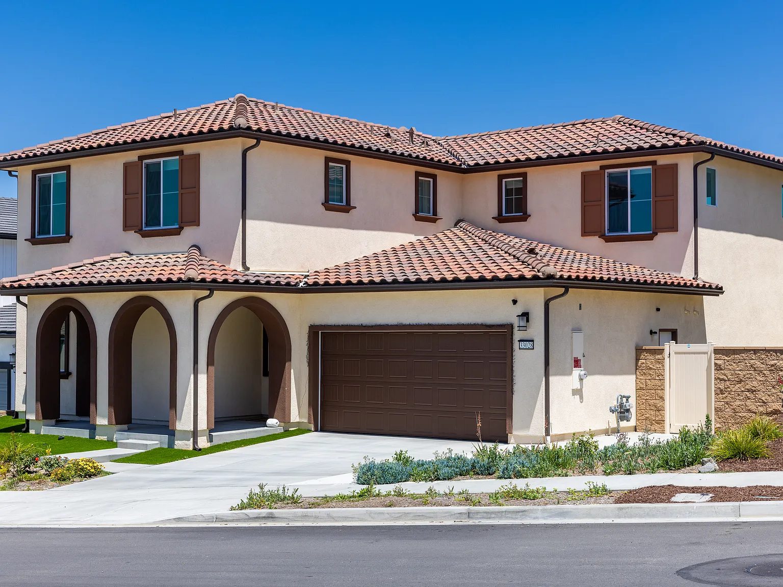 4 bed, 2725 sqft, $3,950 — Photo 1