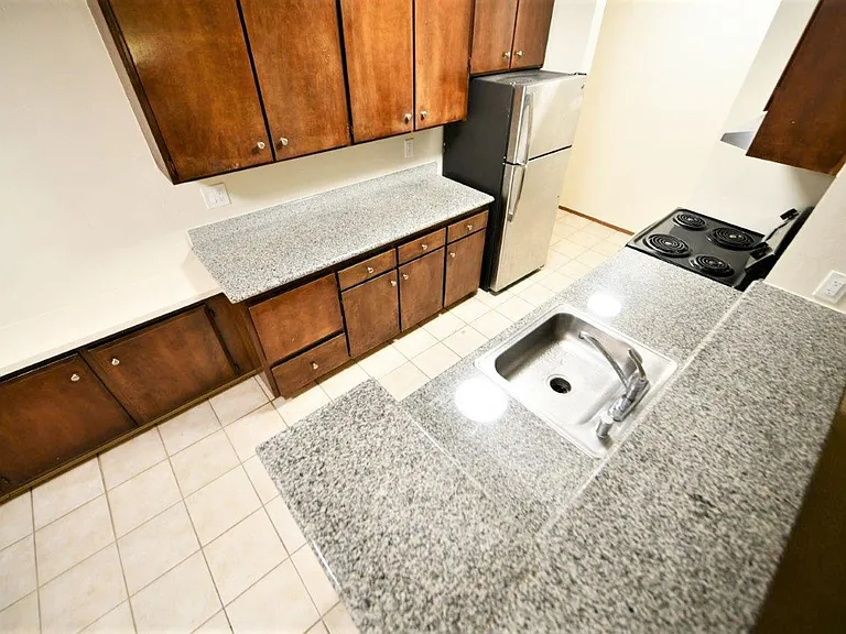366 Staten Ave — Photo 6