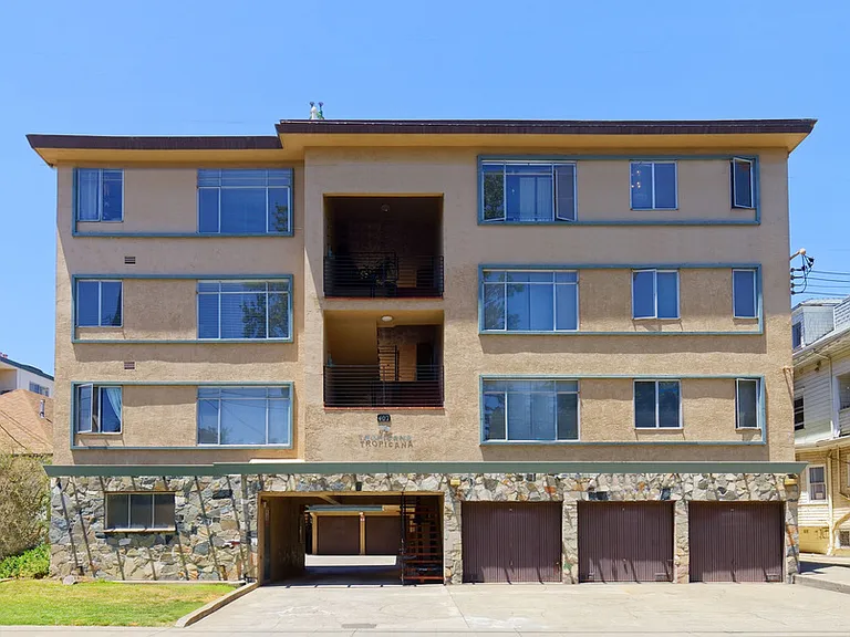 407 Vernon St — Photo 1