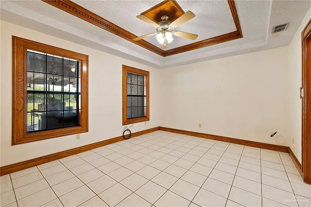 3 bed, 2.0 bath, 1633 sqft, $1,900 — Photo 3