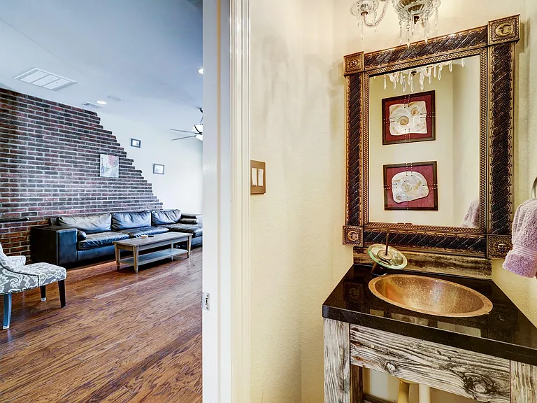 1305 Delano St — Photo 5