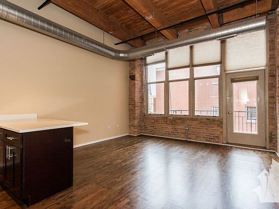 2nd image of 1500 W Monroe St Unit 315