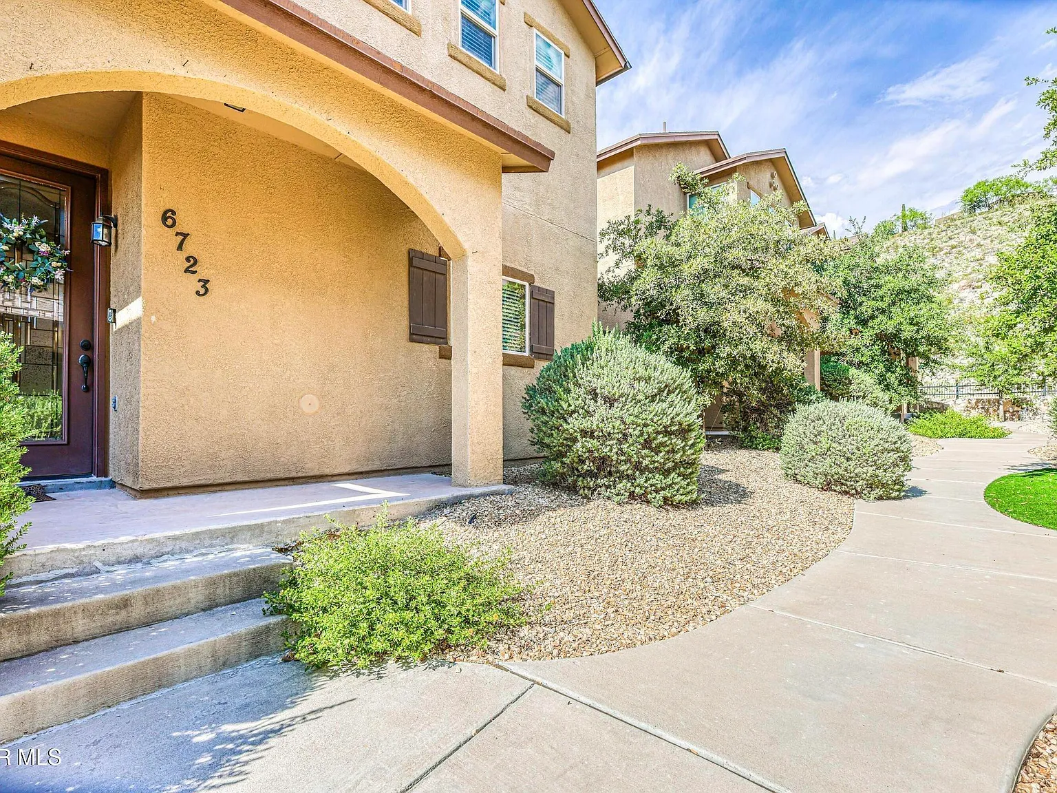 3 bed, 2.5 bath, 1725 sqft, $2,200 — Photo 3