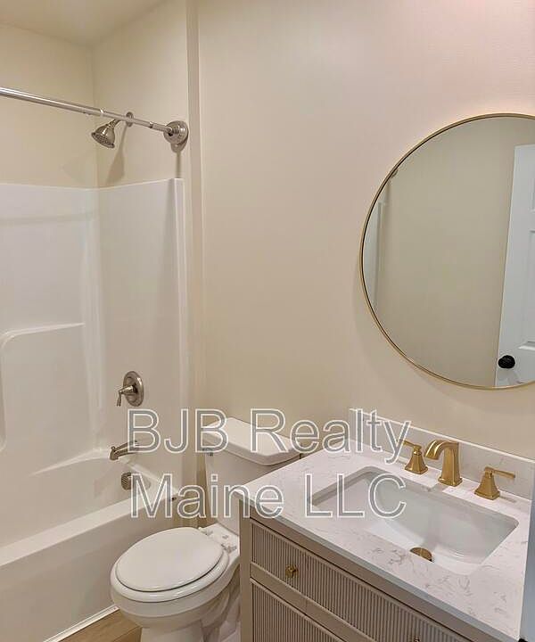 1st image of 156 Woodford St #6
