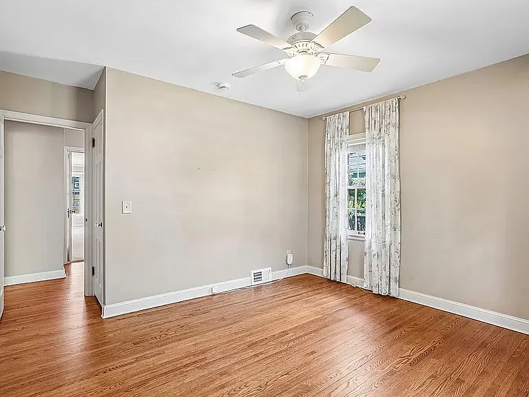 4227 York Ave N — Photo 8