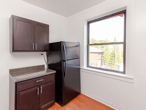 3rd image of 1028 E Hyde Park Blvd APT 2N