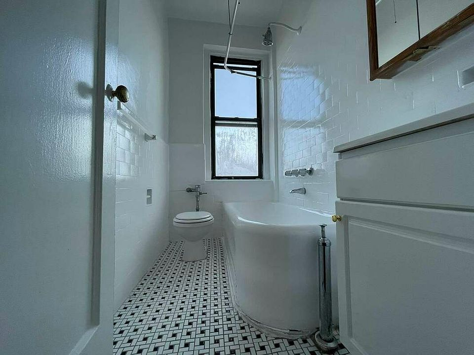 2nd image of 2157 Ocean Ave #6CC