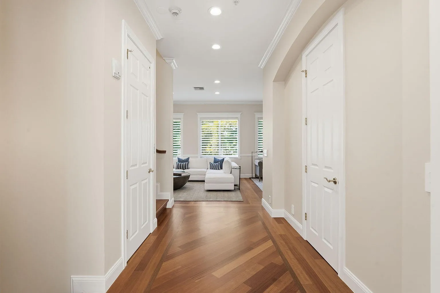 3 bed, 3.5 bath, 3031 sqft, $13,000 — Photo 3