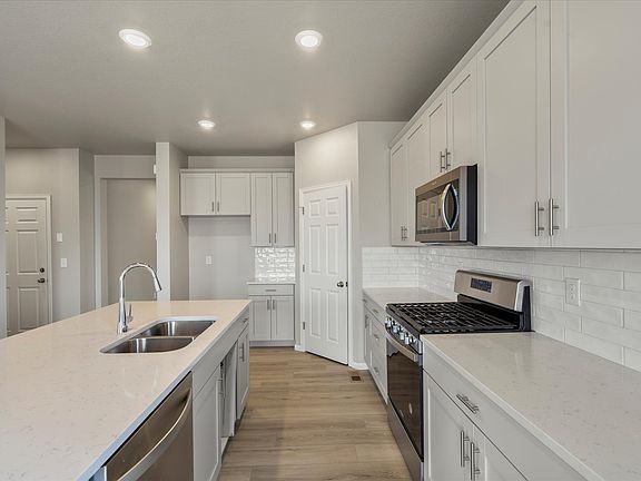 The Snowberry floorplan, images taken at Ridgeline Vista.