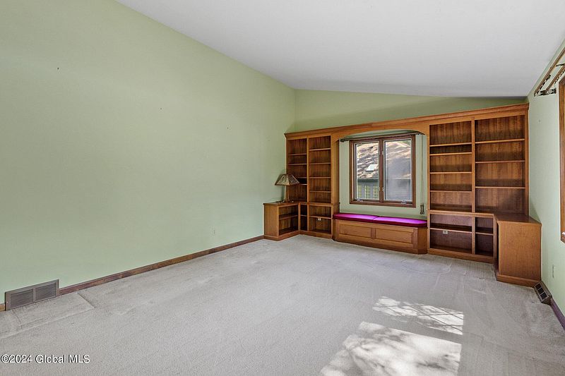 4th image of 18 Shadowbrook Drive