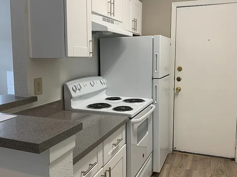 Emerald Cove Apartments — Photo 141