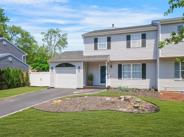 8 Walnut Street, Central Islip, NY 11722