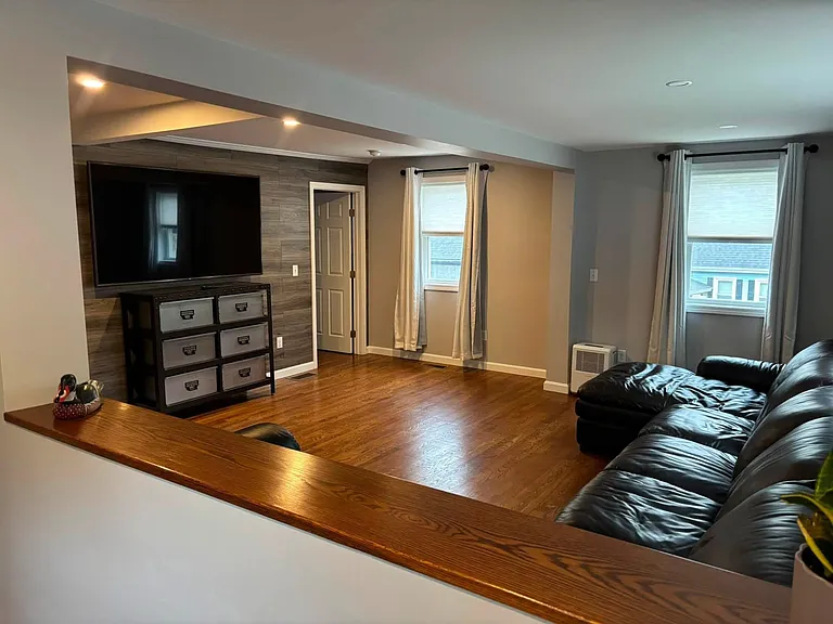 61 Sheridan St — Photo 2