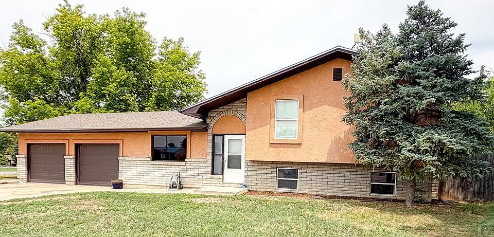 1st image of 800 Buttercup Ln