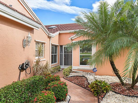 3rd image of 5803 Royal Lake Cir