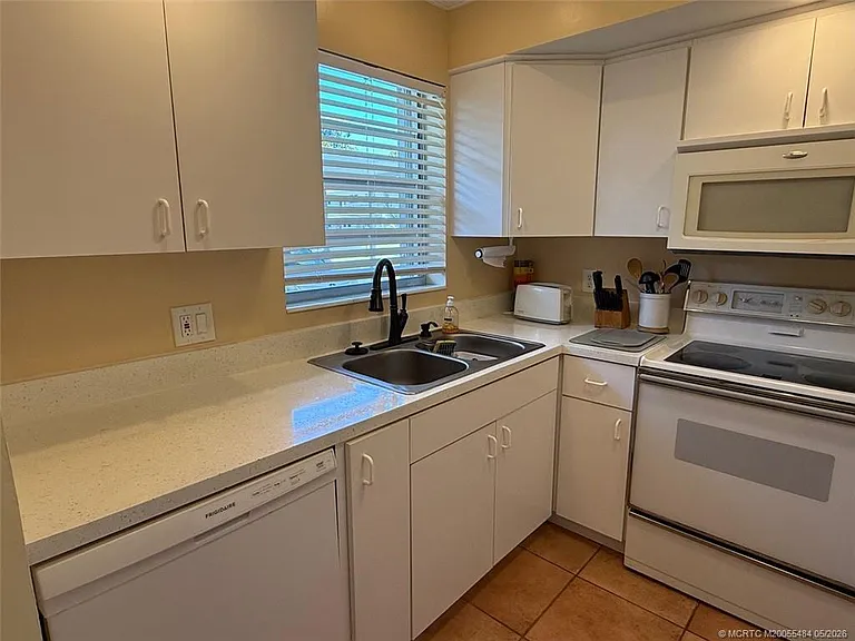 2950 SE Ocean Blvd #10-2 — Photo 6