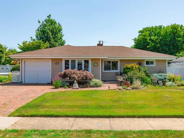 63 E End Avenue, Hicksville, NY 11801