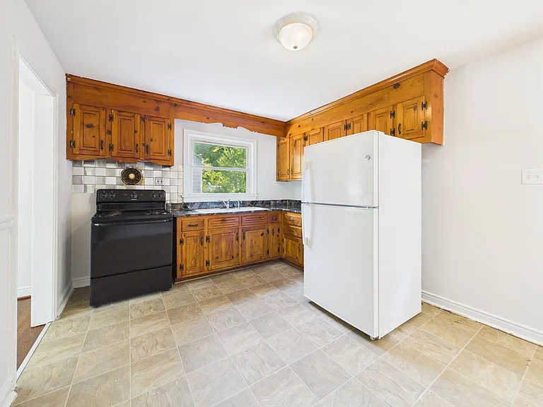 955 Barlen Dr — Photo 7