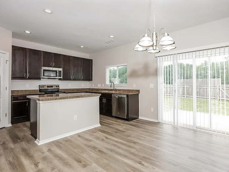 179 Plymouth Dr — Photo 6