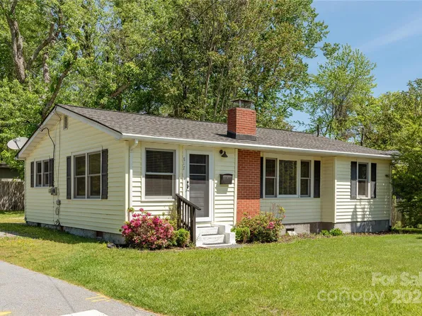 817 1st Ave W, Hendersonville, NC 28739