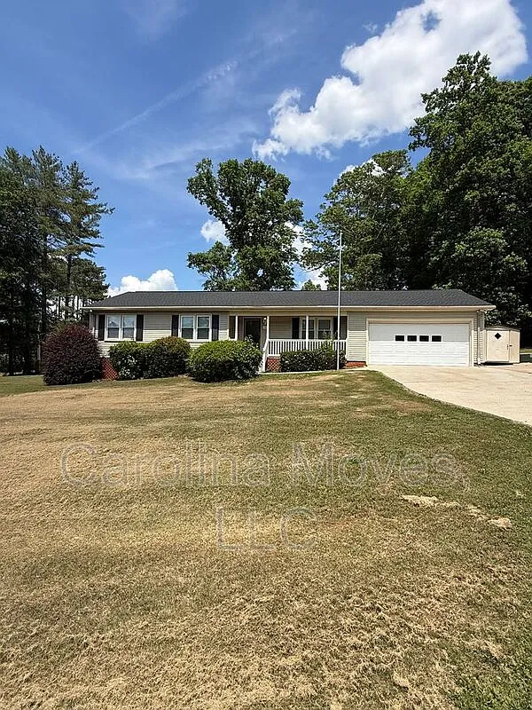 3 bed, 2.0 bath, 1575 sqft, $1,949 — Photo 1