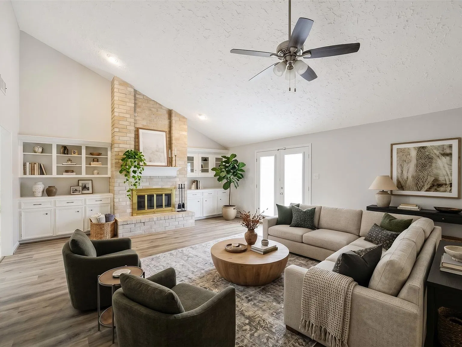 3 bed, 2.0 bath, 2107 sqft, $2,600 — Photo 3