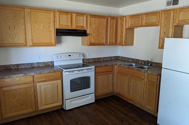 1st image of 325 S Pioneer #325