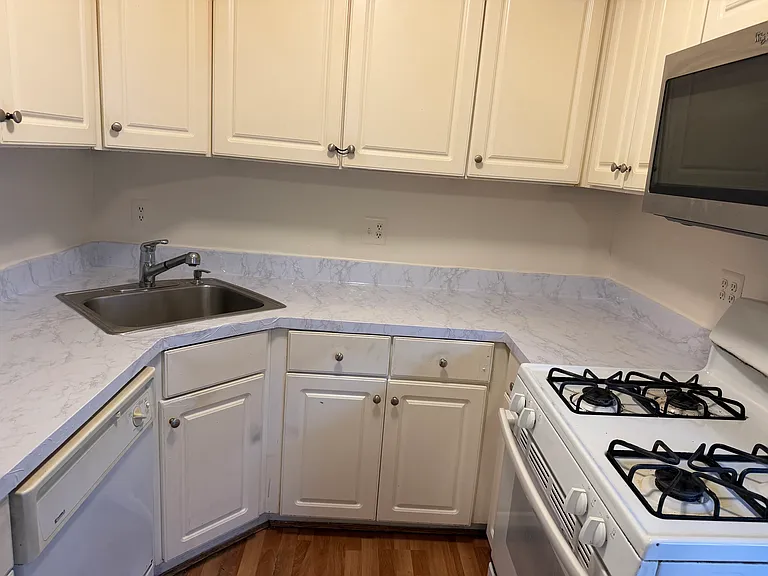 2210 Chamblee Pl — Photo 3