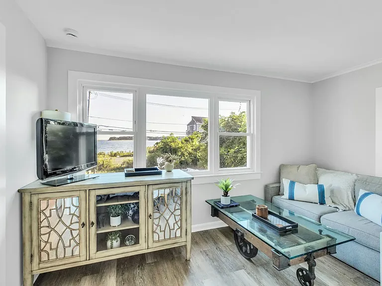291 E Montauk Hwy #A — Photo 9