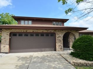 10355 S Interlochen Dr, Palos Hills, IL