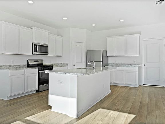 The kitchen comes with a full suite of energy-efficient appliances!