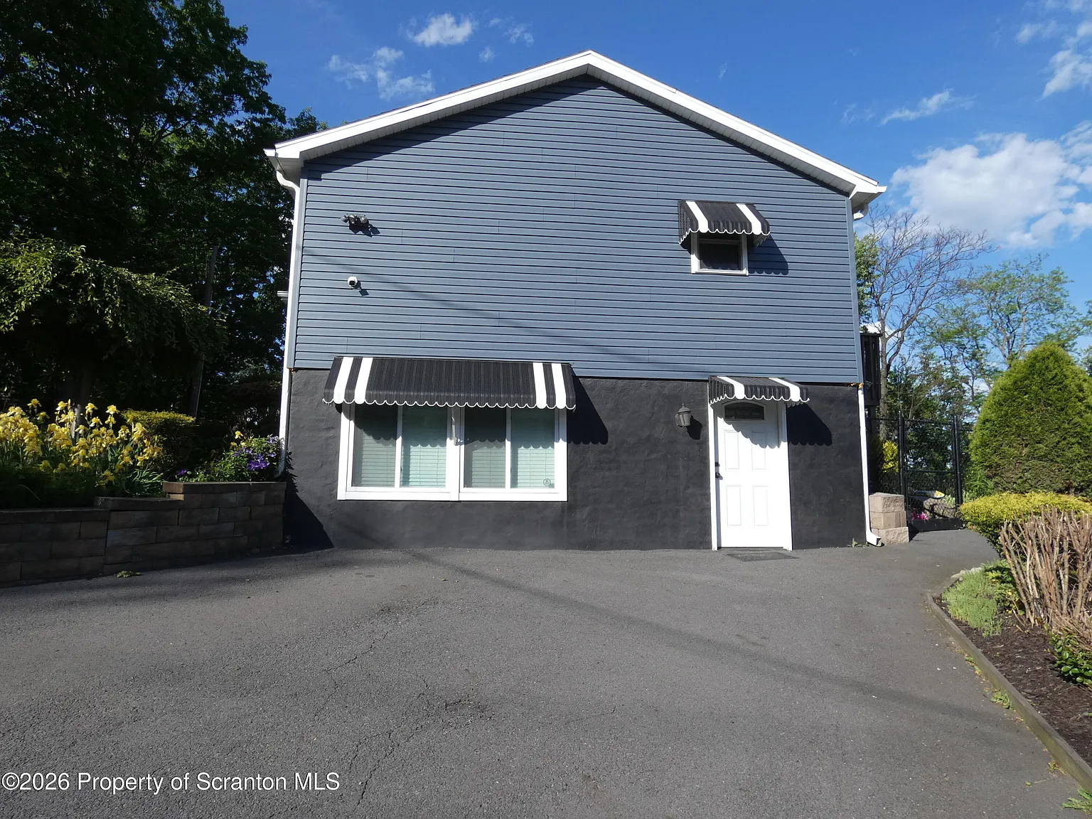 2 bed, 1320 sqft, $1,400 — Photo 3