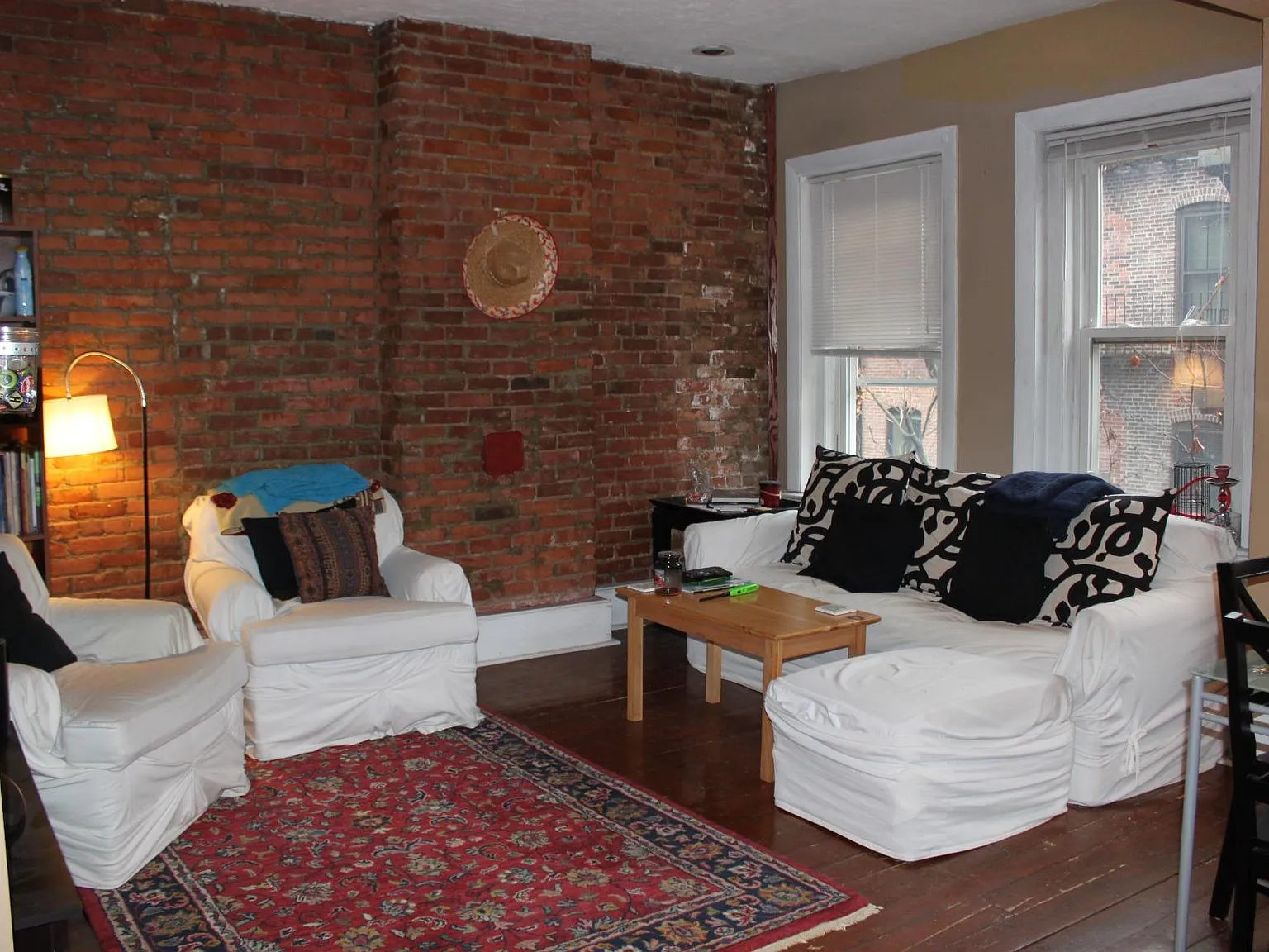 2 bed, 900 sqft, $3,200 — Photo 3