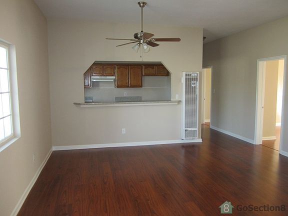 4th image of 10401 S Hoover St