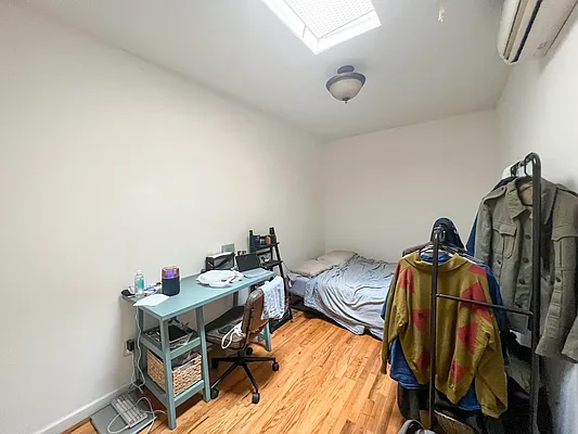 Rented by EXR | media 12