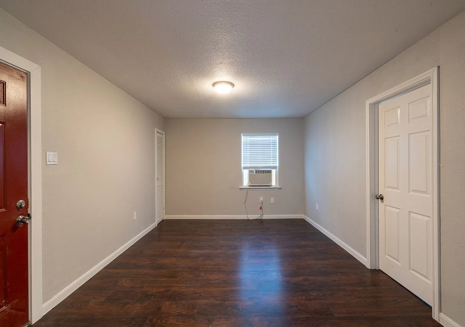 2505 Delano St — Photo 3