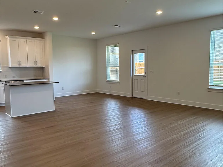 593 Tailwind Dr — Photo 13